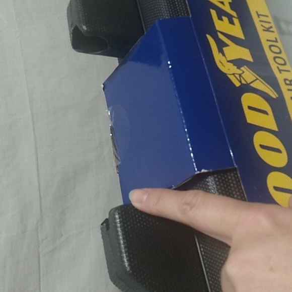 New Good Year 50-PC Air Tool Kit Pro Performance (Handle On Case Is Broken) - Picture 11 of 11